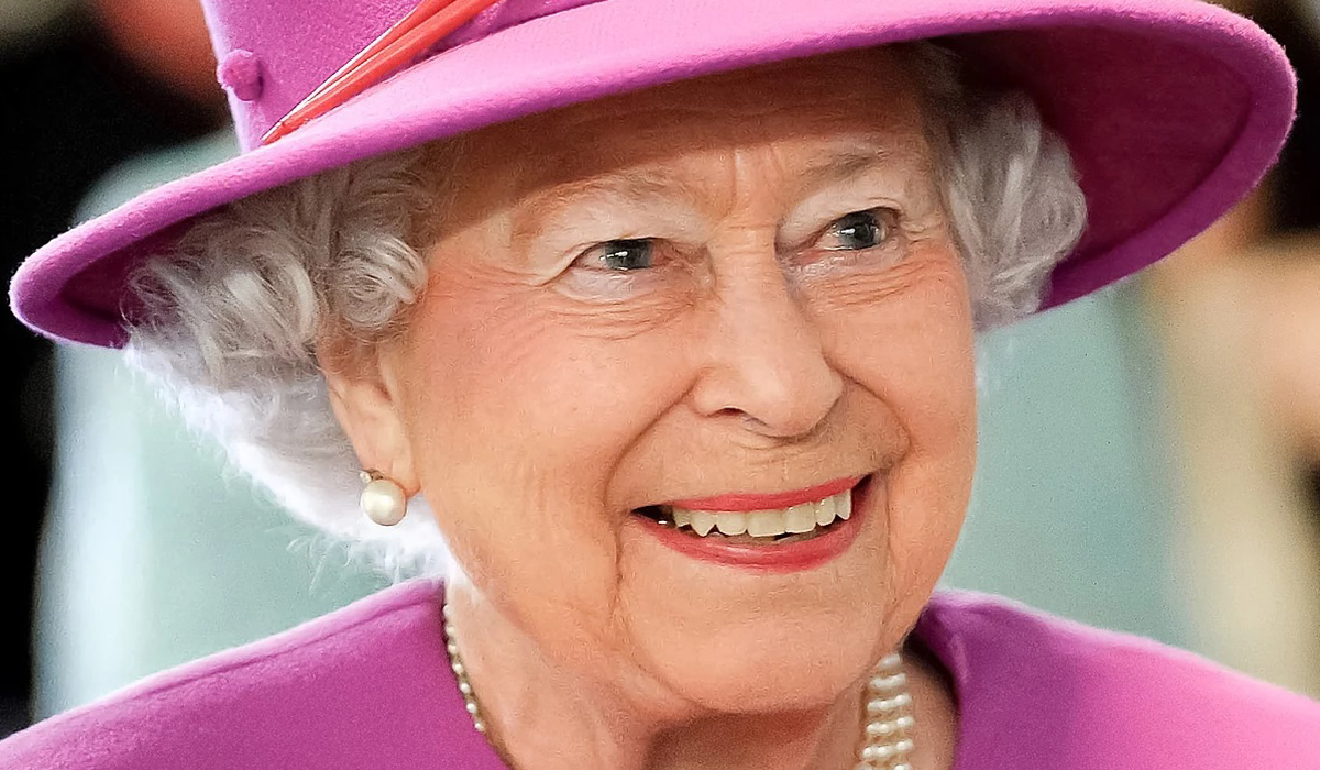 Queen Elizabeth catches COVID, experiencing mild symptoms